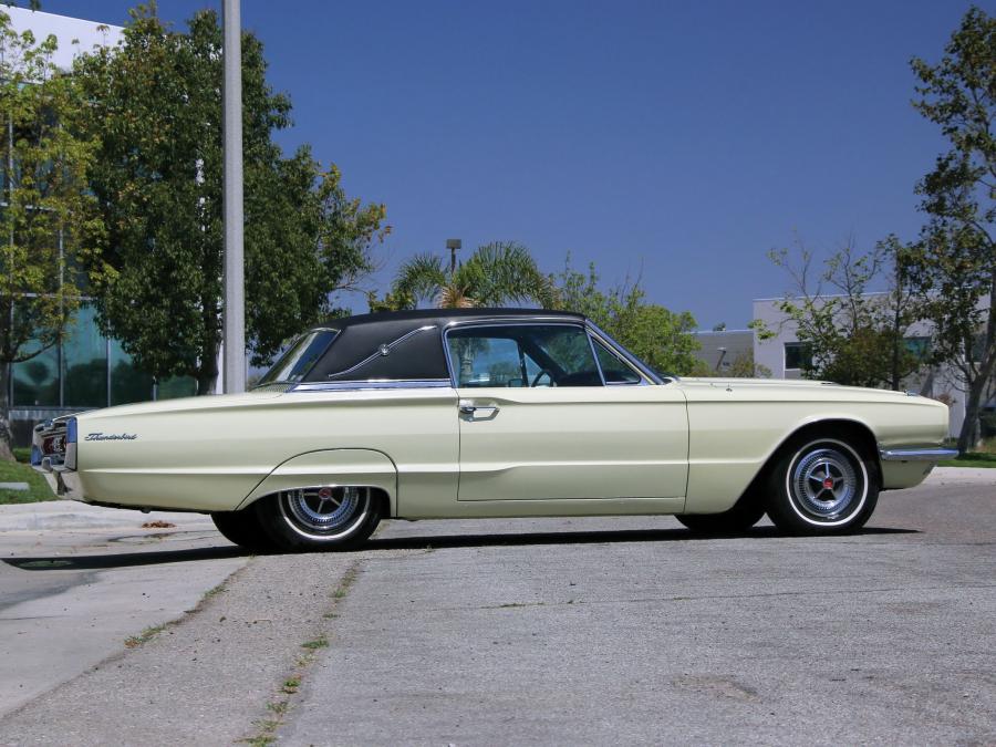  Ford Thunderbird Town Landau Coupe 1966 года  (фото 20 из 21)